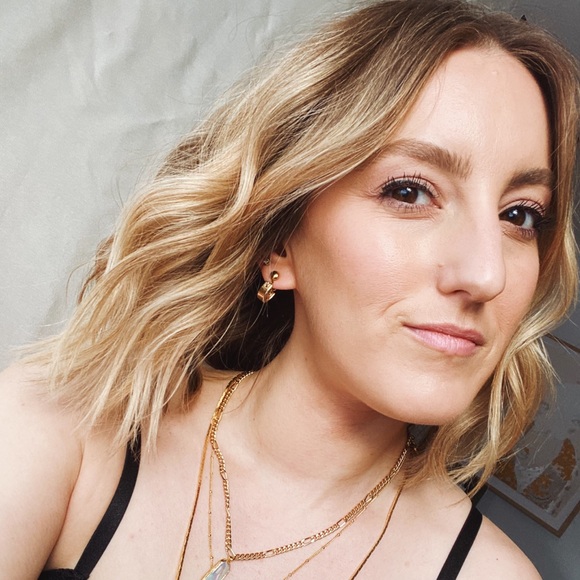 Meet your Posher, Alissa - Picture 1 of 1